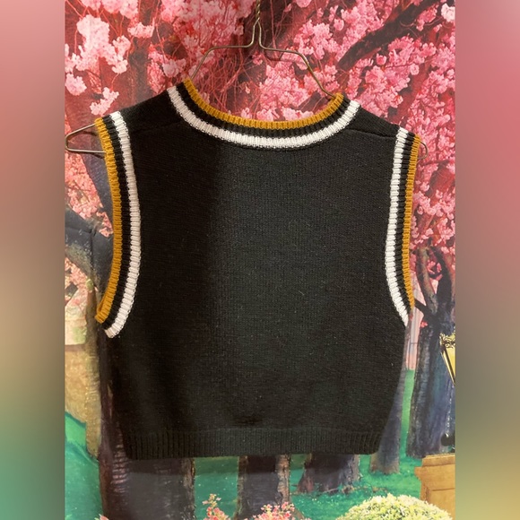 5 Super Cute Crop Tops (Check The Pictures) - Picture 9 of 11